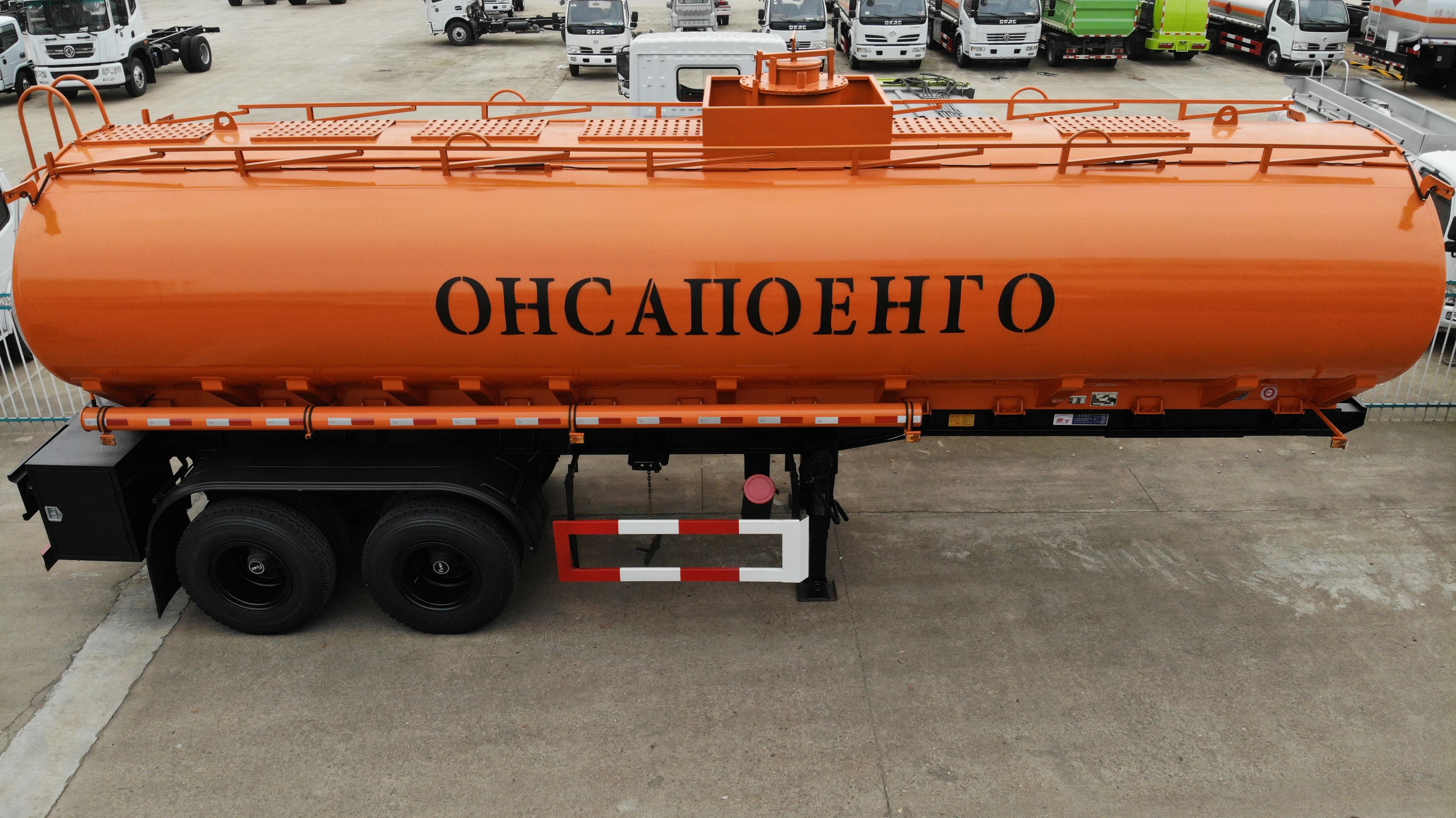 10臺(tái)外貿(mào)出口運(yùn)油半掛車，10臺(tái)?；饭捃嚢l(fā)車交付客戶